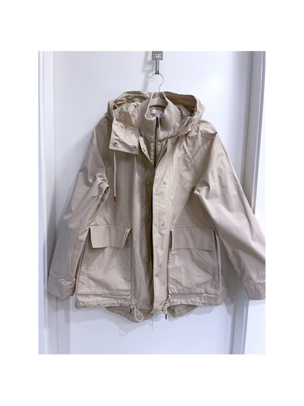 COS layered cotton parka with hood in oatmeal color with two pockets - Picture 5 of 10